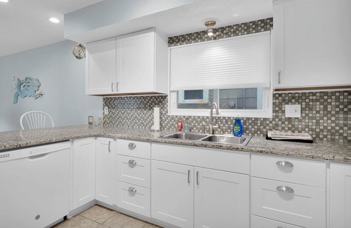 Neptune Beach House | BEACH TOWNHOUSE -Pet Friendly “Redfish”