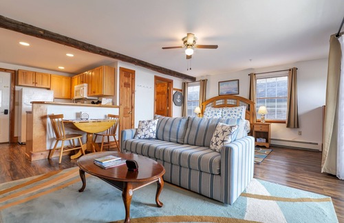 Lincolnville Apartment | Beach Vacation - Private Balcony - Views