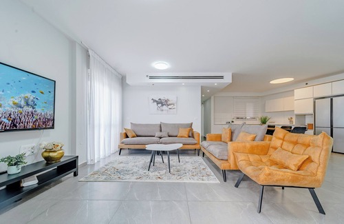 Ashkelon House | Beach vicinity, shopping G-level, parking. Near playground. Shabbat elevator