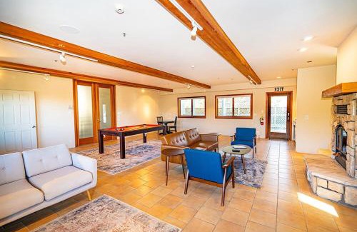 El Granada House | Beach Villa Home - Walk to Beaches Trails Restaurants Activities & more