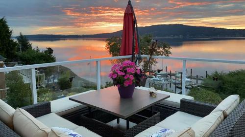Bamberton House | Beachbreeze Panoramic Oceanview 4BR 3BA Romantic Sunrise & Celestial Views