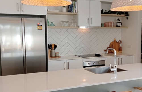Golden Beach House | Beachcomber Escape - Family & Pet Friendly - Minutes from the Beach