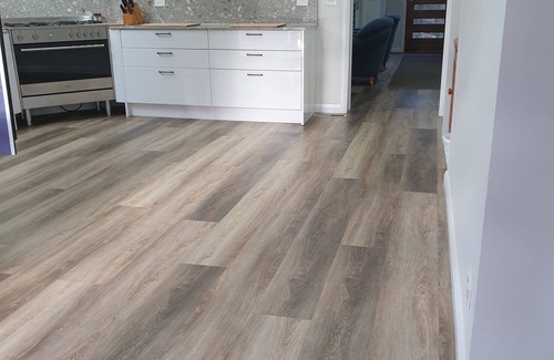 Frankston House | "Beaches" Frankston. n 4 Ensuite Bedroom, 50mtr to beach, disability compliant