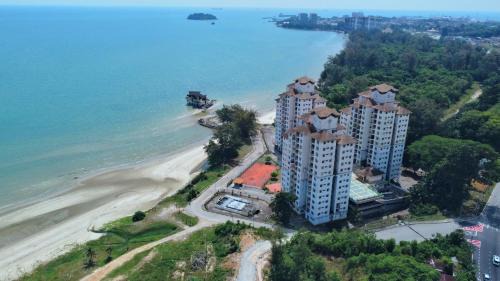 Taman Haji Zainal Apartment | Beachfront 2-5pax, Free parking , swimming pool
