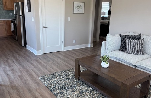 Old Towne Apartment | Beachfront 2-bed, 2-bath unit with AC in Seal Beach