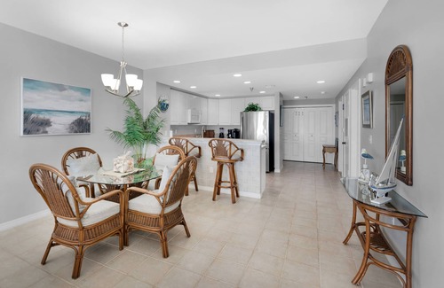 Villa Primera Condo | 🌅Beachfront-2 Pools-Hot Tub-Sauna-Gym-2BR Emerald Isle 1206🌅