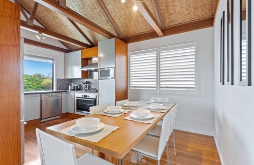 Warana House | Beachfront 3-Bed with Private Pool & Fireplace