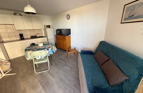 Gruissan Apartment | Beachfront Apartment 6 Guests - Terrace, Parking, Near Shops
