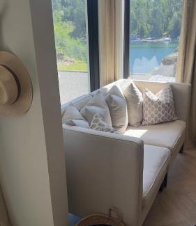 Nesøya Apartment | Beachfront apartment with private swimming dock
