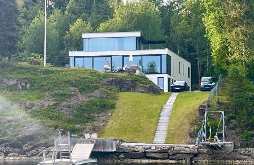 Nesøya Apartment | Beachfront apartment with private swimming dock