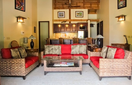 Palmetto Bay Villa | Beachfront | Beachside Private Pool | Immaculately Kept | Private Dive Resort