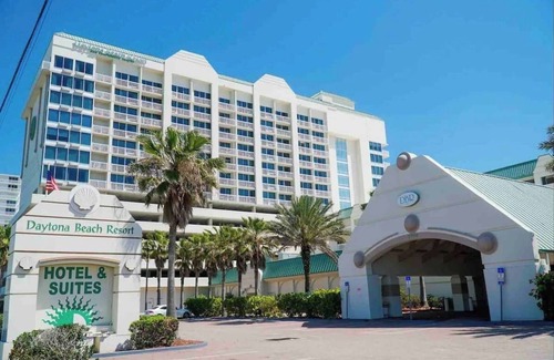 Ortona Park Condo | Beachfront - City View - King bed