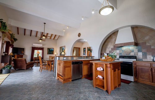 San Pedro House | Beachfront. Close to Secret Beach. Kayaks. Bikes. Pool. Paddleboards. 5BDR