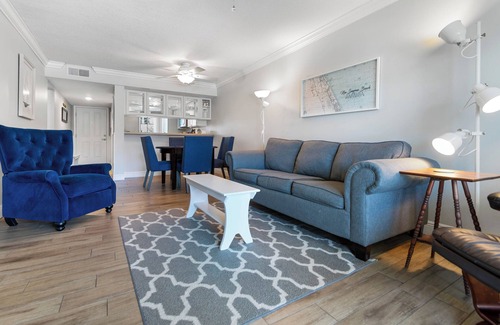 Point East Condo | BEACHFRONT CONDO 2/2nBeautiful views on the no Drive Beach