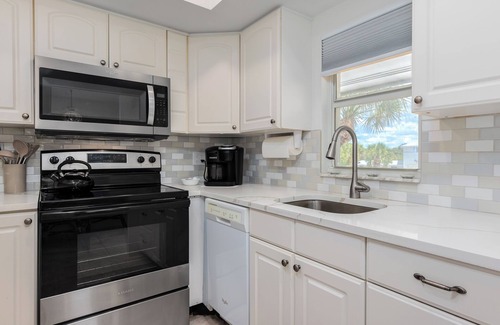 Nokomis Condo | 🏝Beachfront Condo Overlooking Gulf of Mexico🏝