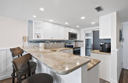 Northeast Virginia Beach Condo | Beachfront Condo on the Boardwalk with Ocean Views