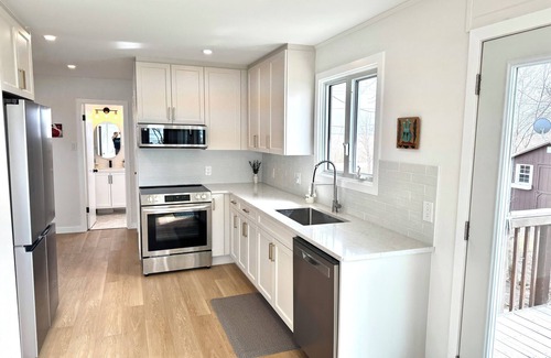 Saint Ambroise Cottage | BEACHFRONT COTTAGE *fully renovated*