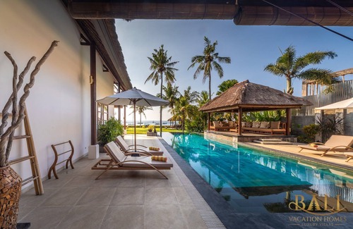 Gerokgak Villa | Beachfront Dream Villa Direct at the Beach!