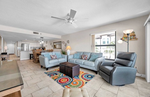 Indian Shores Condo | Beachfront End Unit 3-Bedroom with Wrap-Around Balcony