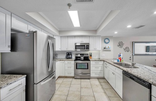 Indian Shores Condo | Beachfront End Unit 3-Bedroom with Wrap-Around Balcony