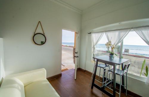 Costa Apartment | BEACHFRONT Escape - Cozy Studio