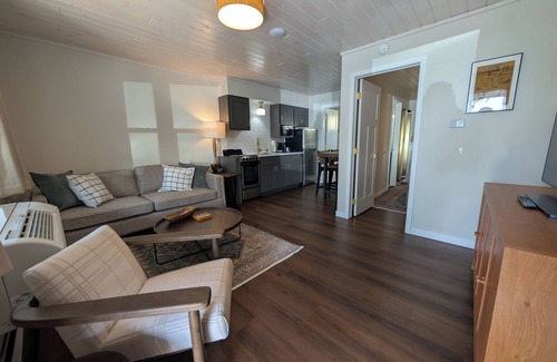 Detroit Lakes Hotel | Beachfront Haven