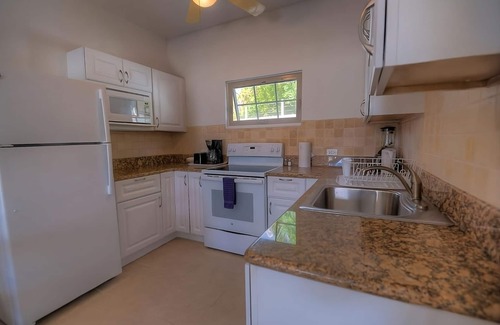 Shoal Bay Apartment | Beachfront Hotel! Spacious 2 Bedroom with Fully-equipped Kitchen & Balcony!