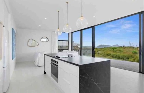 Ruakaka House | BEACHFRONT holiday home with stunning views& modern comforts -1h35 from Auckland