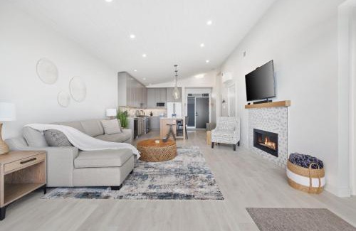 Black Creek Apartment | Beachfront Luxury Suite #15 at THE BEACH HOUSE