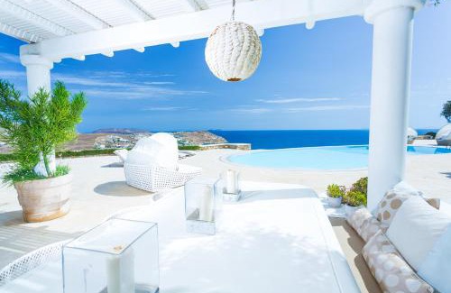 Xilokeratidi Villa | Beachfront Luxury Villa Santa Barbara