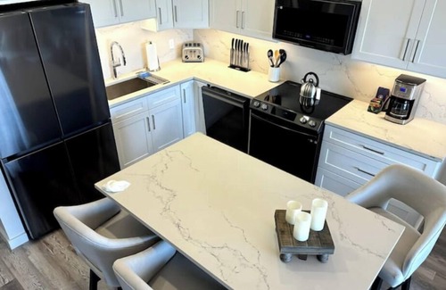 Savannah House | Beachfront on Spotts Beach!nn