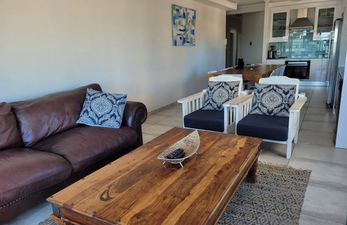 Strand Apartment | Beachfront property with swimming pool