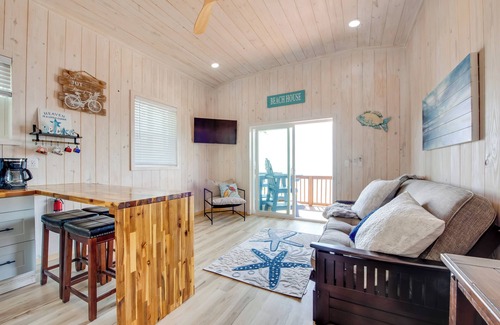 Carrabelle Cottage | Beachfront Retreat w/Dock in Lanark Village!