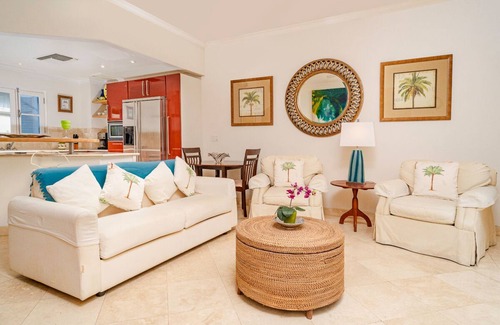 Schooner Bay Apartment | Beachfront Retreat with Pool: Schooner Bay 112