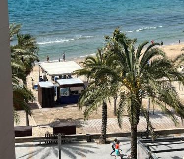 Salou City Centre Apartment | Beachfront Salou apartment with sea view