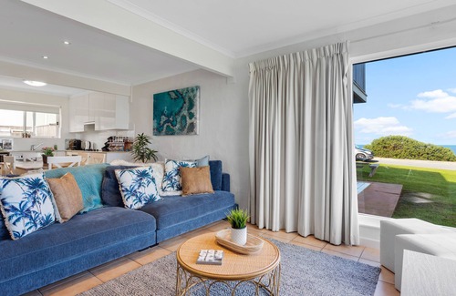 Port Elliot Apartment | Beachfront South Seas 2 Port Elliot w/views of Knights Beach