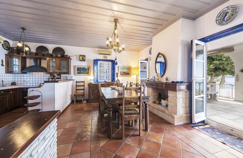 Spetses Villa | Beachfront Spetses spectacular fully equipped traditional Villa families/groups