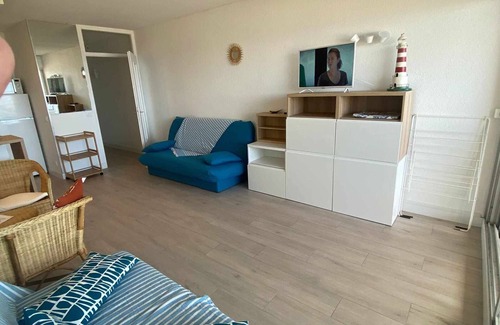 Marseillan Plage Apartment | Beachfront studio, large fridge, dishwasher, washing machine, private parking