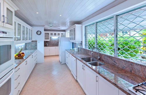 Mullins Villa | Beachfront Tropical Retreat - Belair (4 bed)