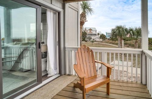 Beachwalk Apartment | Beachfront Saint Helena Island Condo with Amenities!