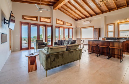 Caye Caulker Villa | Beachfront Villa Island Pearl Gold Standard Certified