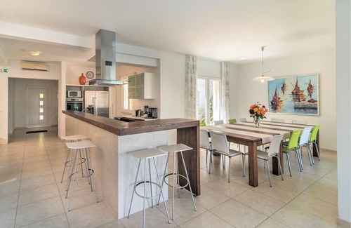 Mirce Villa | Beachfront villa wt heated infinity pool, jacuzzi, seaview terraces &eco gardens