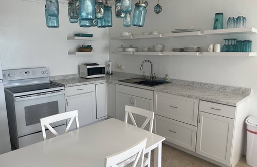 Spanish Wells Cottage | Beachfront Water's Edge Cottage with pool (newly renovated)