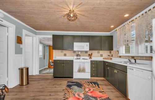 Grand Beach House | Beachglass Cottage - Family Friendly Kids and Pets