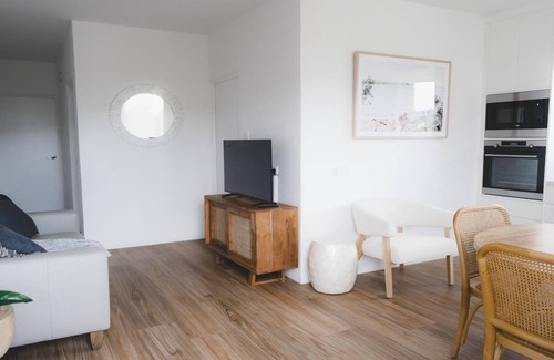 Wamberal Apartment | BEACHSIDE #7 | Close to beach | Accom Holidays