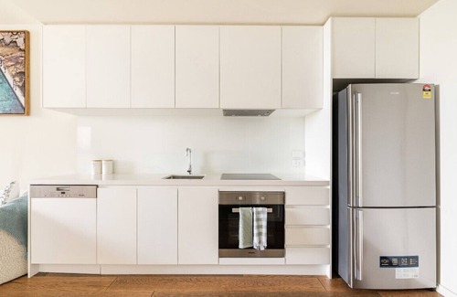 Hampton Apartment | Beachside apartment with free parking