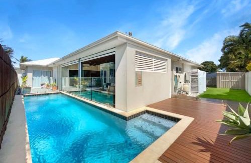 Warana House | Beachside Bliss - Pool, Cinema & Alfresco Living