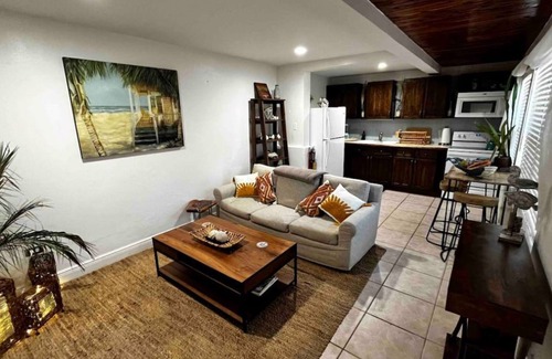 West Bay Villa | Beachside Boutique Villa Steps to Seven Mile Beachnn
