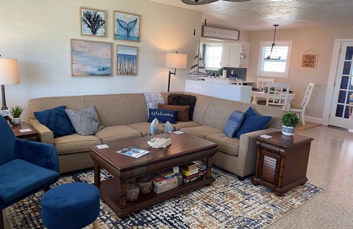 Daytona Beach House | Beachside Daytona Beach Shores 5 min walk to beach, restaurants and more!