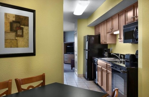 Downtown Myrtle Beach Condo | Beachside Elegance Ocean View King Condo 4th Floor